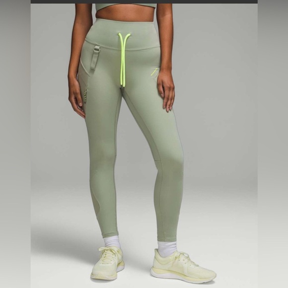 Lululemon Cargo Super-High-Rise Hiking Tight 25"
Laurel Green - Picture 1 of 6